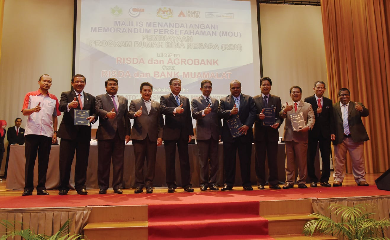 Gallery - Agrobank And Bank Muamalat Signing A Memorandum Of Understanding With Risda On Rumah Bina Negara Project