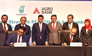 Gallery - Agrobank – PETRONAS Strategic Collaboration to Empower B40 Groups