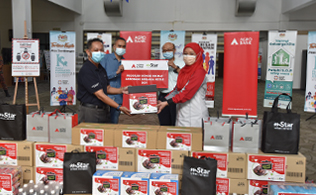 Gallery - Pengagihan Makanan Untuk Petugas Barisan Hadapan di MAEPS, Serdang (Program Kerjasama Agrobank dan mStar)